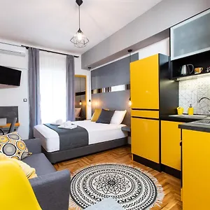 downtown-luxury-boutique-suites-the-yellow-suite.hotelschalkidiki.net/